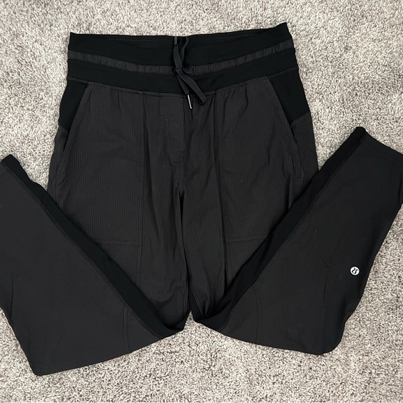 Lululemon studio pants crop - Picture 2 of 4